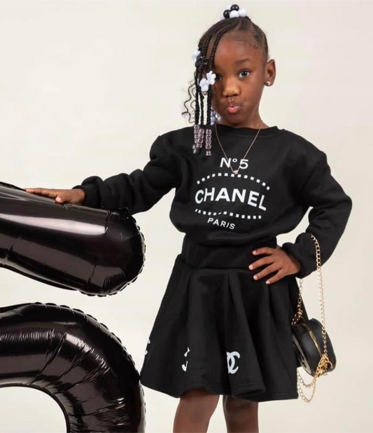 “CC” sweater skirt set
