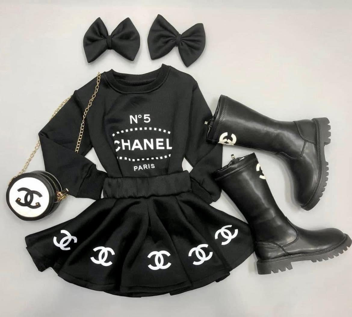 “CC” sweater skirt set