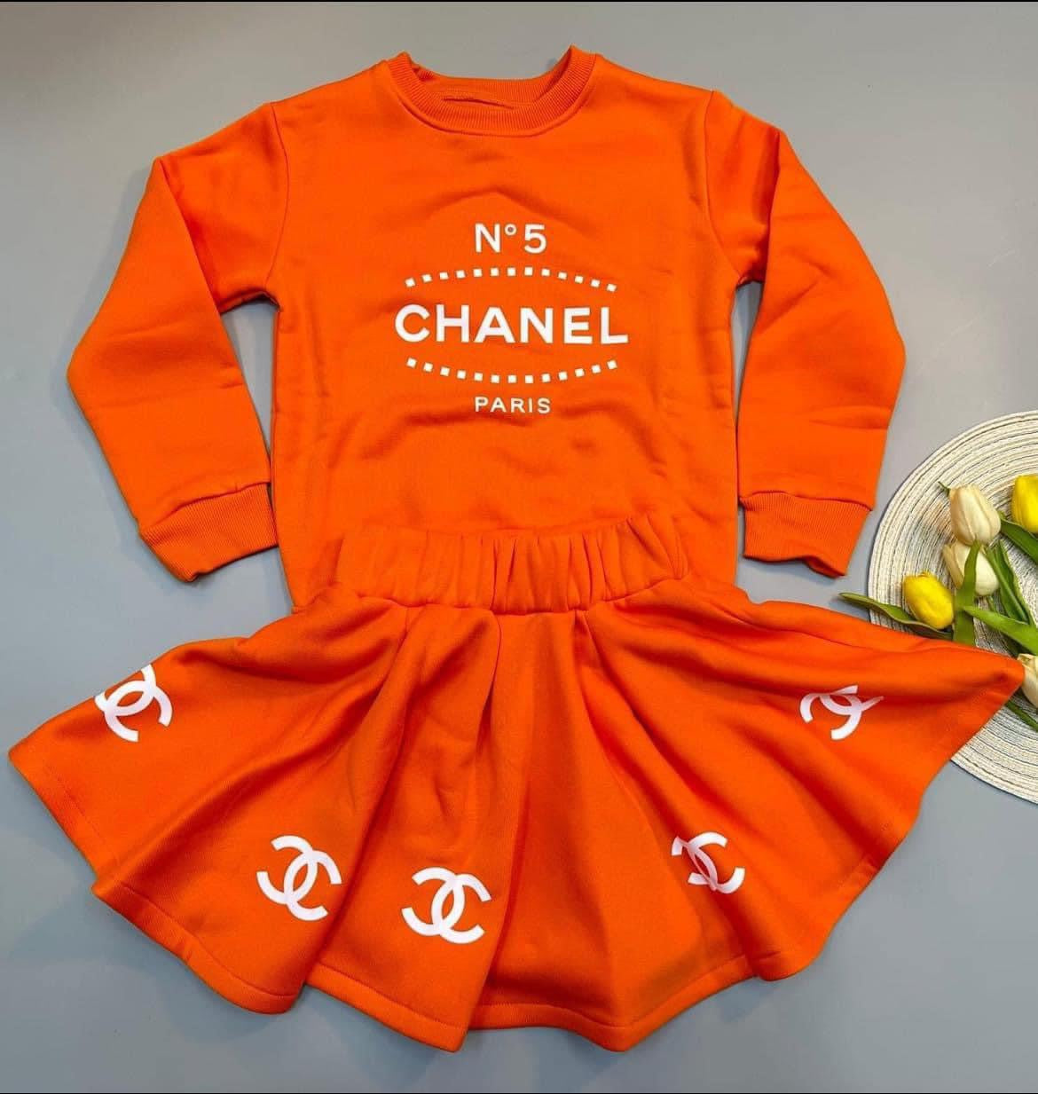 “CC” sweater skirt set
